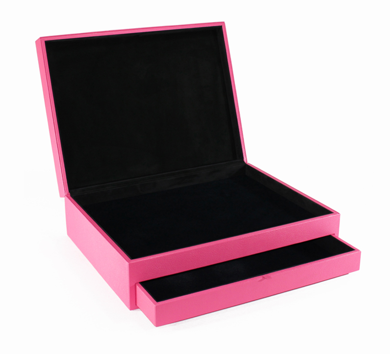pink-case-1 display leatherwork
